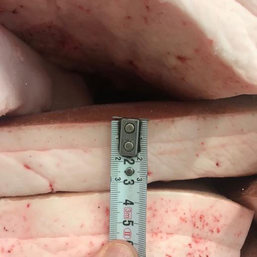 Frozen pork iberico back fat rind on 3cm+ Without stamp img1