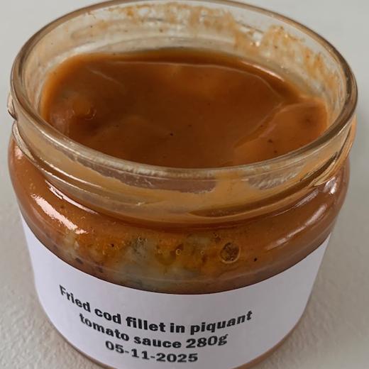 Backed cod (Gadus morhua) in tomato sauce