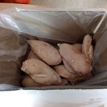 Pechuga de pollo blanca de primera congelada individualmente en cajas de 2kg