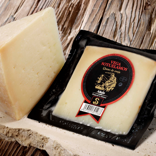 GRAN RESERVA, QUESO AÑEJO OVEJA EN MANTECA - SHEEP CHEESE 12 MONTHS COVERED BY A LARD COAT