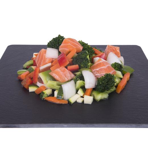 Salteado de salmón con verduras (Salmon vegetable mix)